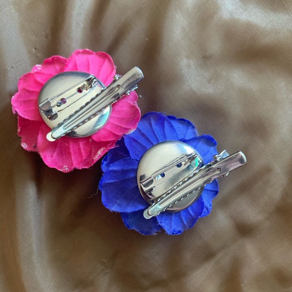 Flower bows/pins - Picture 2 of 2